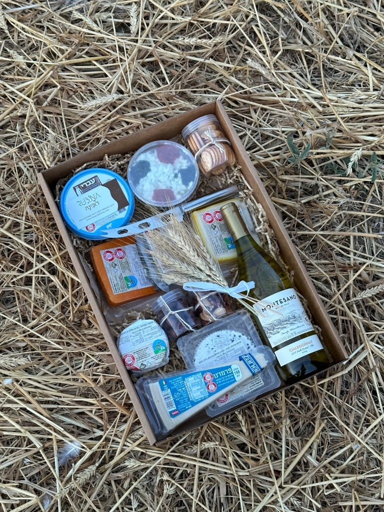 מארז רובינה פתוח — גבינות ויין מובחר
